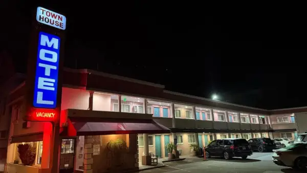 Town House Motel Main image