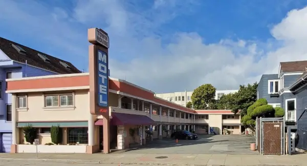 Town House Motel 4