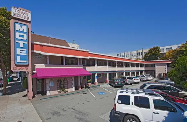 Town House Motel 5