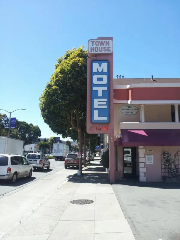 Town House Motel 6